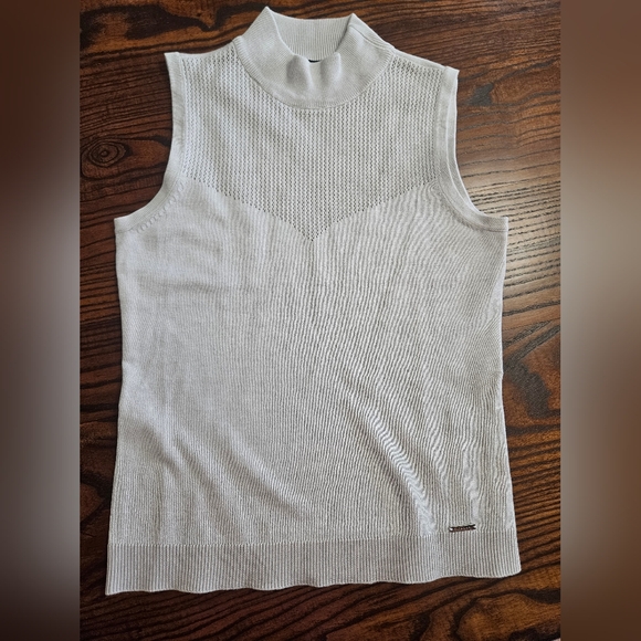 Tahari Tops - Tahari sleeveless cable knit sweater top
